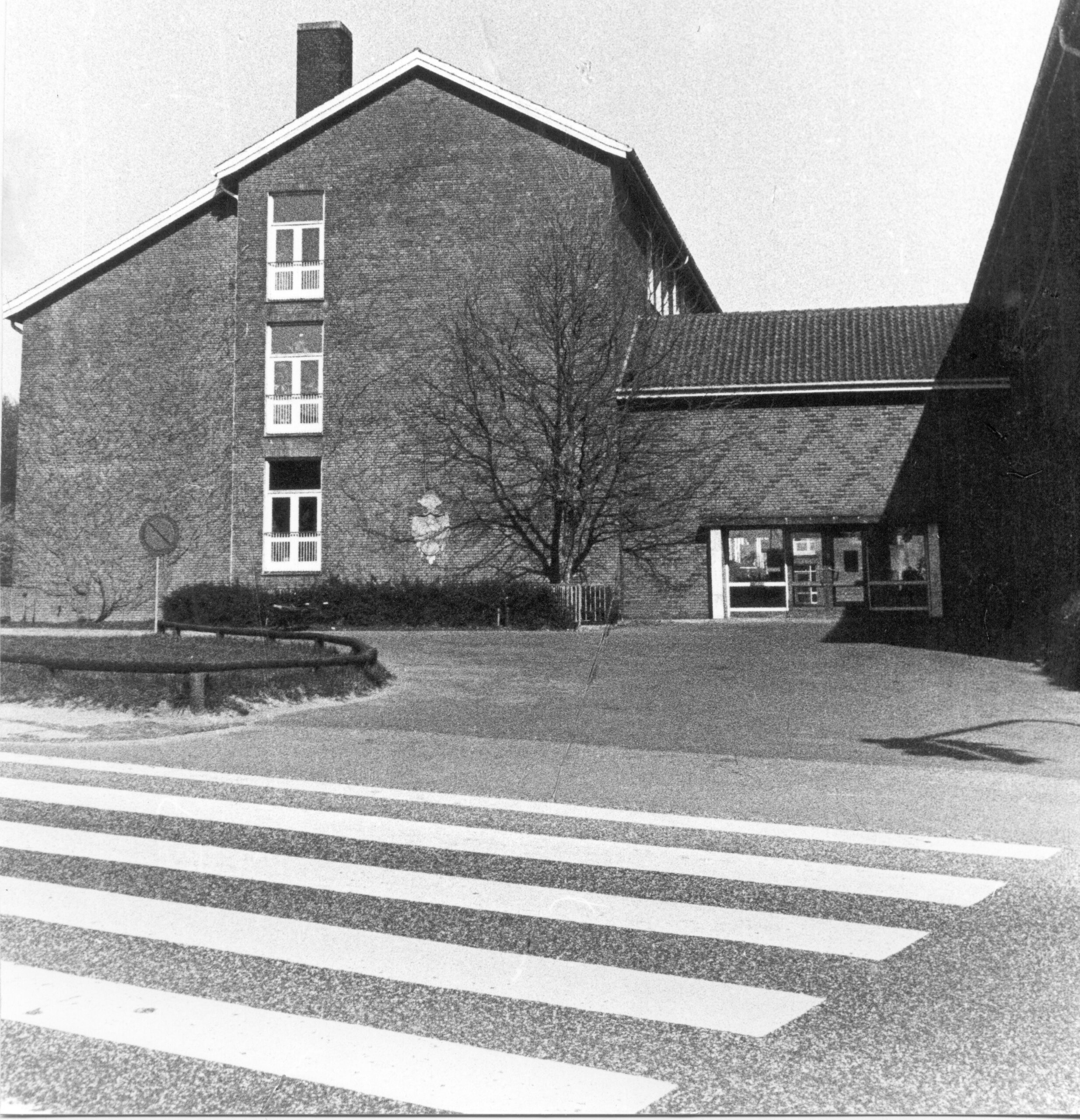 Skolens facade fr 1980